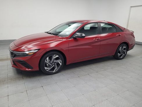 Used 2025 Hyundai Elantra Sport FWD image 2