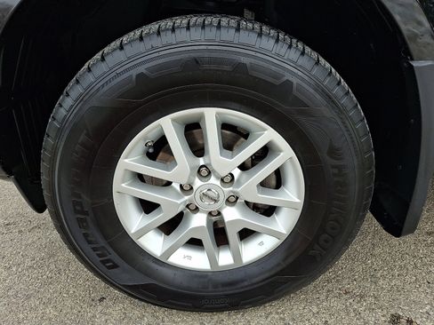 Used 2019 Nissan Frontier SV image 11