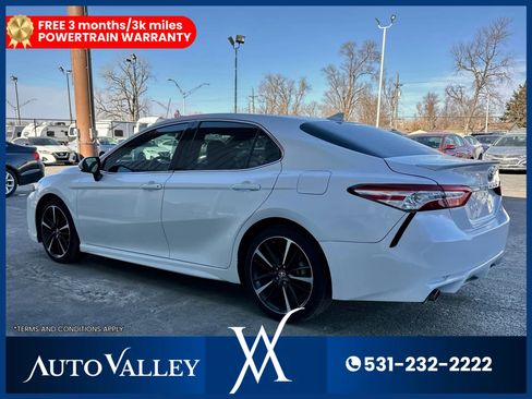 Used 2019 Toyota Camry XSE image 5
