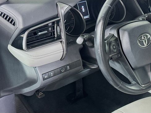 Used 2022 Toyota Camry SE image 16