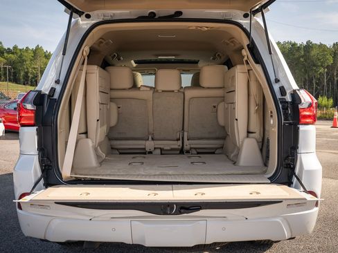 Used 2020 Lexus LX 570 4WD w/ Luxury Package image 24