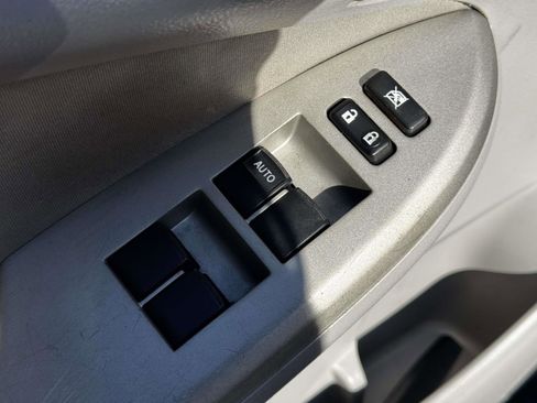 Used 2013 Toyota Corolla LE FWD image 13