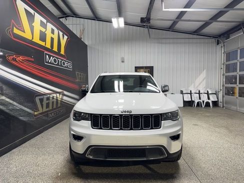 Used 2018 Jeep Grand Cherokee Limited image 19