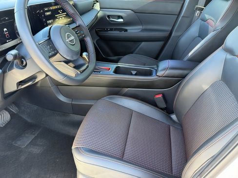 Used 2025 Nissan Kicks SR image 19