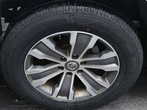 Used 2017 Nissan Titan SL image 12