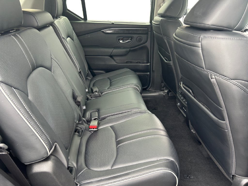 Used 2025 Honda Pilot Elite image 21