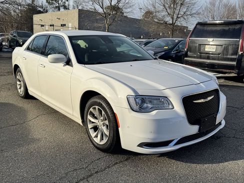 Used 2023 Chrysler 300 Touring w/ Safetytec Plus Group image 1