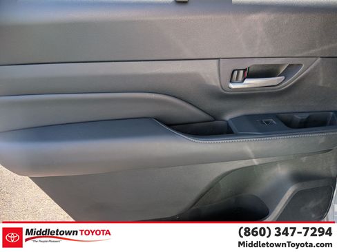 Certified 2024 Toyota Grand Highlander AWD image 28