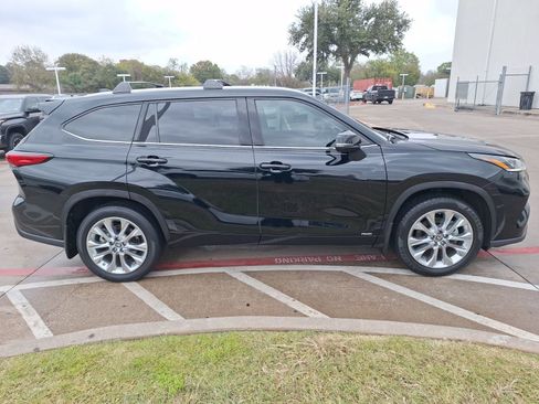 Used 2023 Toyota Highlander Limited image 7
