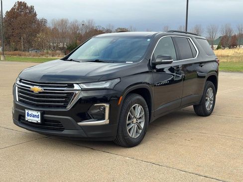 Used 2023 Chevrolet Traverse LT image 8