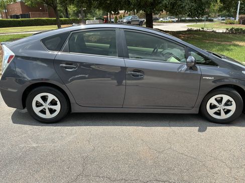 Used 2014 Toyota Prius Four FWD image 11