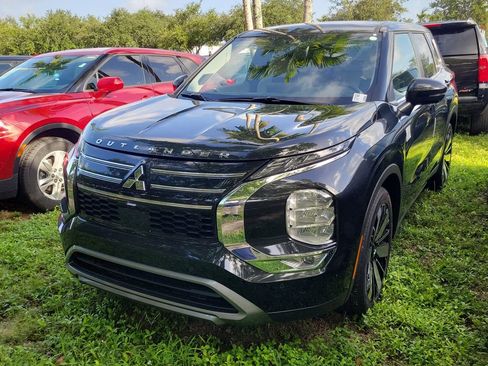 New 2025 Mitsubishi Outlander SE image 2