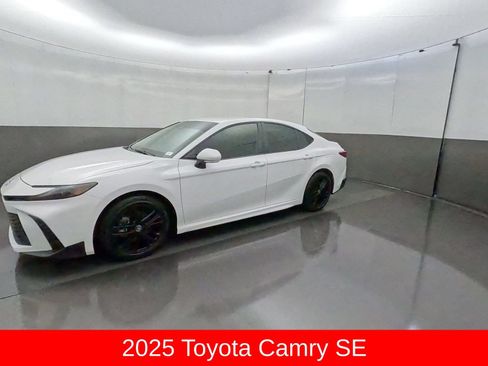 Certified 2025 Toyota Camry SE FWD image 4