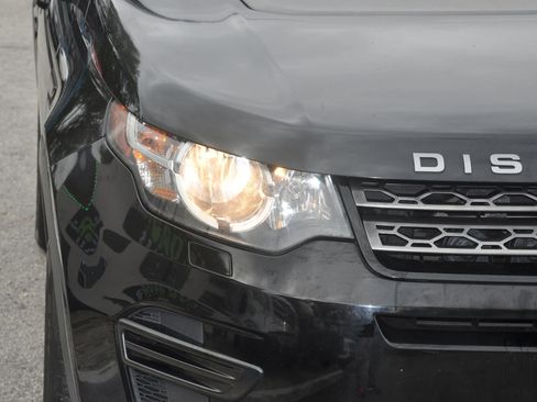 Used 2017 Land Rover Discovery Sport SE image 24