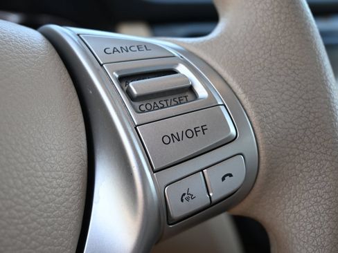 Used 2015 Nissan Rogue SV FWD image 16