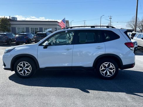 Certified 2023 Subaru Forester Premium image 4