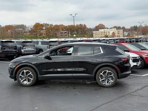 New 2026 Chevrolet Equinox EV LT image 2