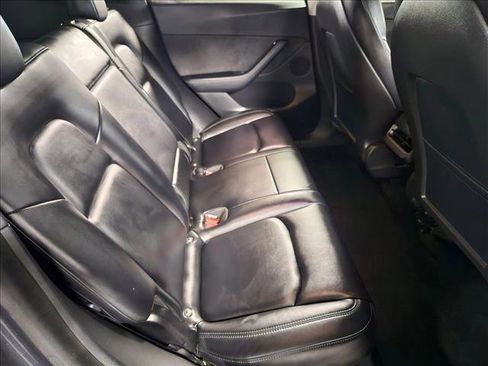Used 2021 Tesla Model Y Long Range image 19