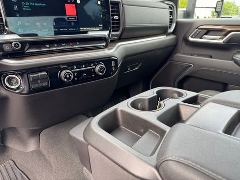 Used 2024 Chevrolet Silverado 2500 LT image 15