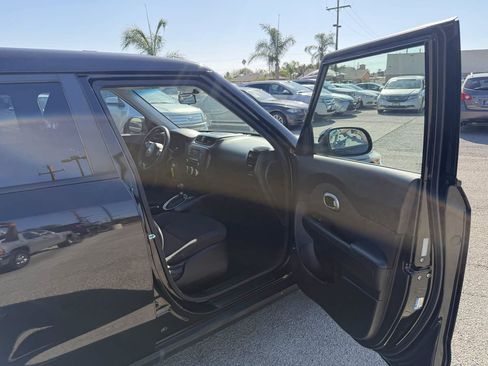 Used 2019 Kia Soul FWD image 31