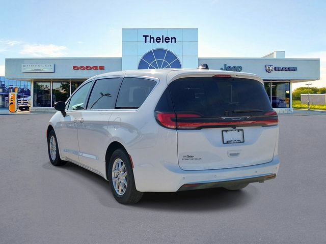 New 2027 Chrysler Pacifica Select FWD image 3