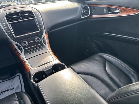 Used 2019 Lincoln Nautilus Reserve image 16