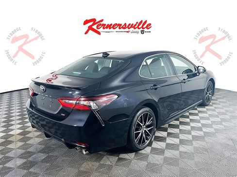 Used 2024 Toyota Camry SE image 7