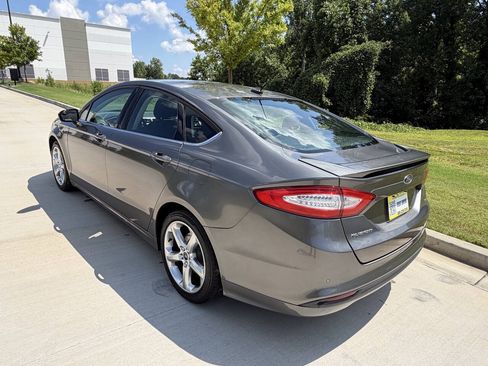 Used 2014 Ford Fusion SE w/ Equipment Group 201A FWD image 7