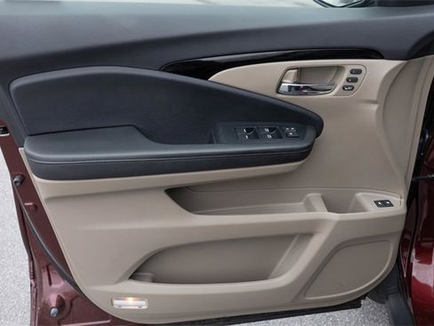 Used 2022 Honda Pilot Touring image 14