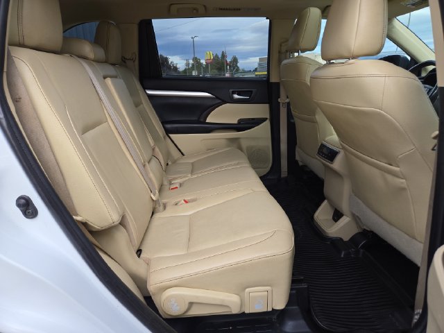Used 2019 Toyota Highlander XLE AWD/4WD image 38