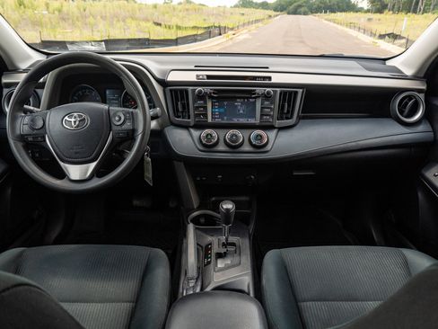 Used 2018 Toyota RAV4 LE w/ All Weather Liner Package FWD image 20