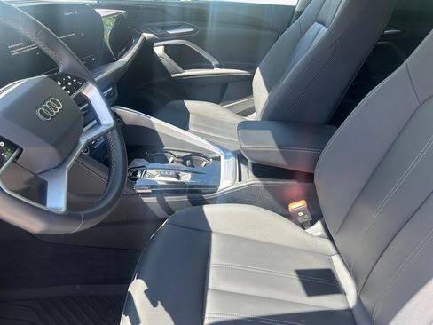 Certified 2025 Audi Q5 Premium w/ Convenience Package image 9