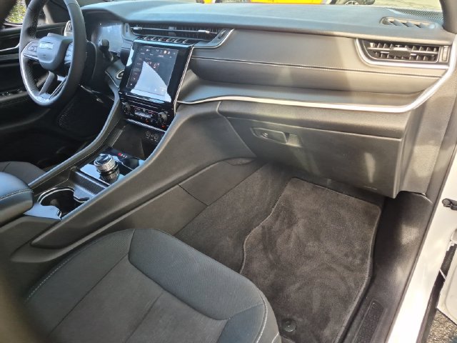Used 2025 Jeep Grand Cherokee 4WD image 23