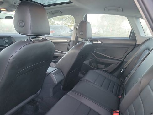 Certified 2021 Volkswagen Jetta SE image 8