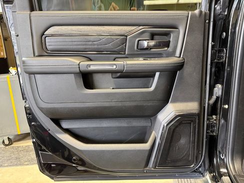 Used 2025 RAM 3500 Limited AWD/4WD image 35