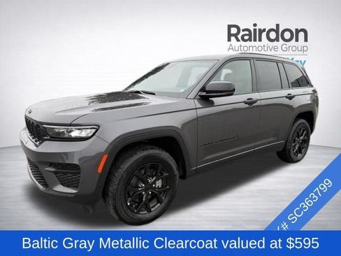 Used 2025 Jeep Grand Cherokee Altitude w/ Trailer Tow Package AWD/4WD image 3