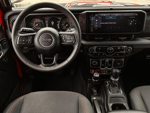 Used 2025 Jeep Wrangler Unlimited Rubicon image 11