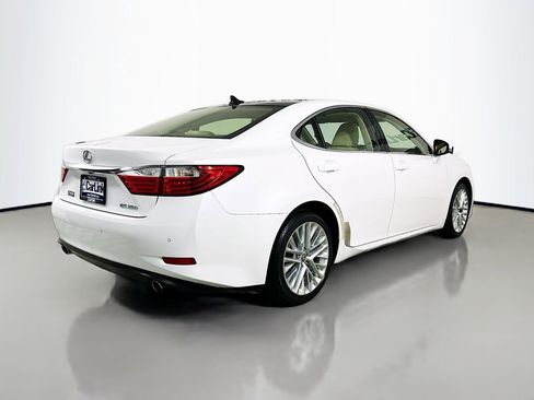 Used 2015 Lexus ES 350 w/ Ultra Luxury Package FWD image 8