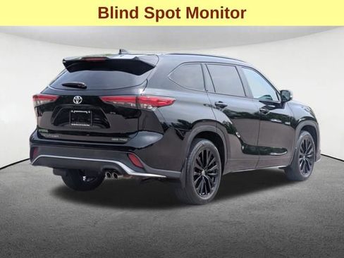 Used 2023 Toyota Highlander XSE AWD/4WD image 5