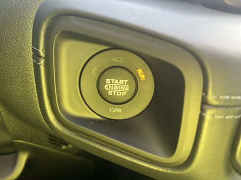 New 2025 Jeep Gladiator Sport image 33