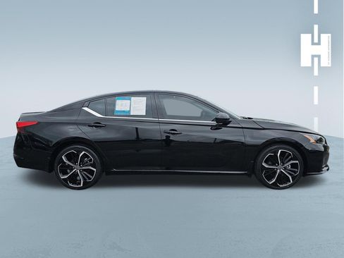 Used 2023 Nissan Altima 2.5 SR FWD image 3