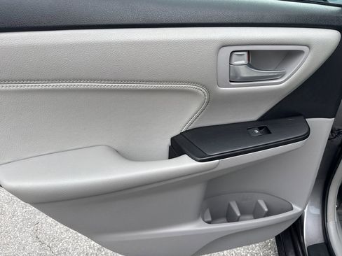 Used 2016 Toyota Camry XLE w/ Moonroof Package FWD image 21