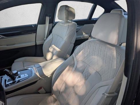 Certified 2022 BMW 740i xDrive w/ M Sport Package image 19