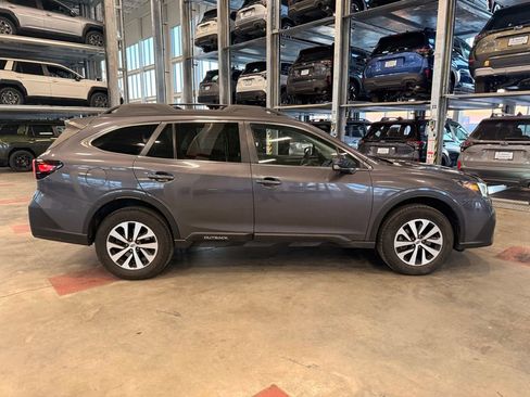 Used 2022 Subaru Outback Premium image 2