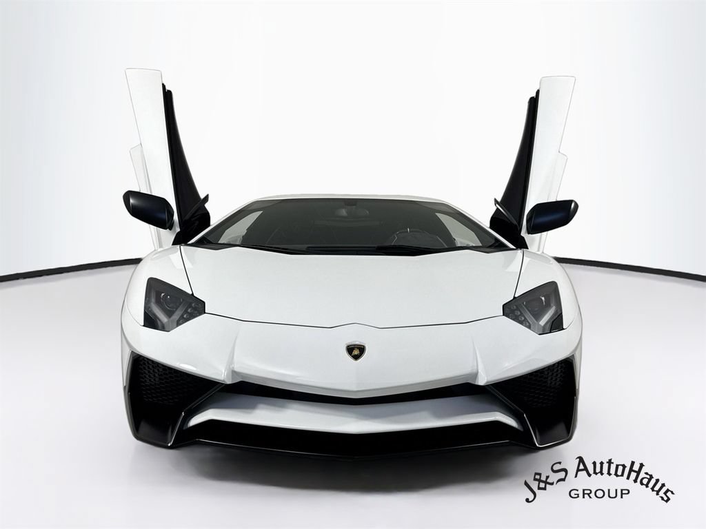 Used 2016 Lamborghini Aventador LP 750-4 Superveloce AWD/4WD image 2