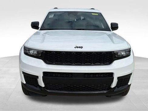 New 2025 Jeep Grand Cherokee L Altitude image 2