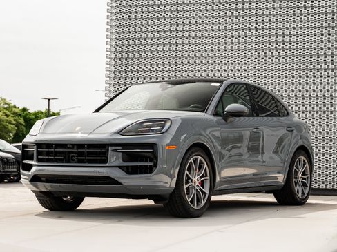 Used 2025 Porsche Cayenne S AWD/4WD image 6