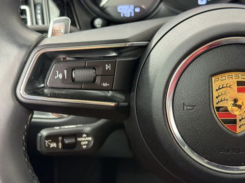 Certified 2025 Porsche Macan AWD/4WD image 18