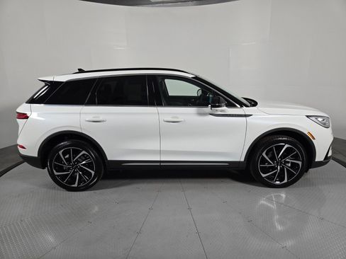 New 2026 Lincoln Corsair Reserve image 3