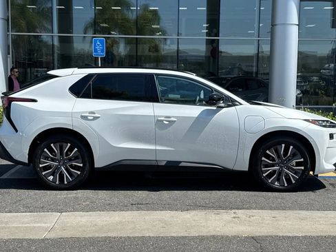 New 2026 Subaru Solterra AWD/4WD image 3